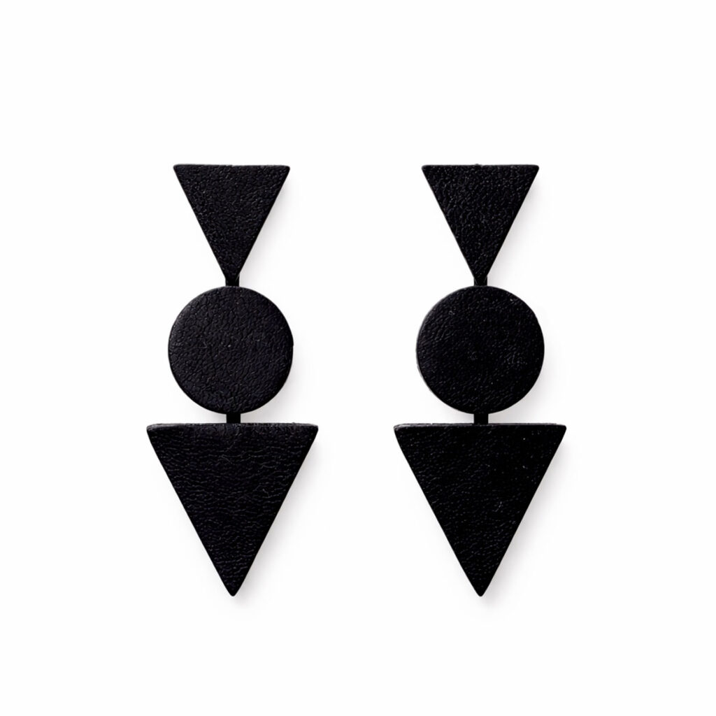 Orecchini in pelle nera N. 23 Rami Creations