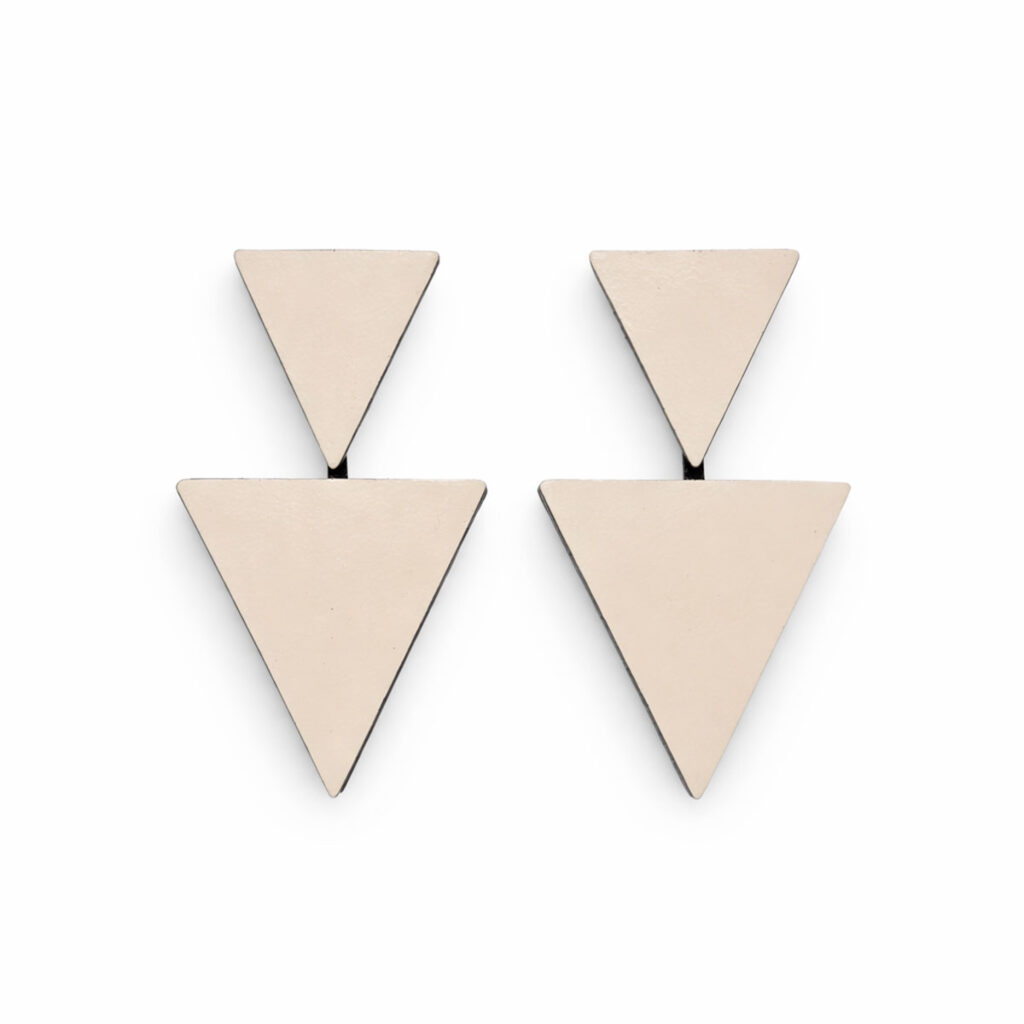 Orecchini triangoli N 24 Crema